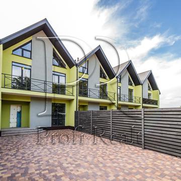 Зарічна вулиця