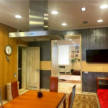 Богдана Хмельницького вул., 33/34