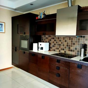 Анни Ахматової вул., 46