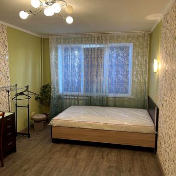 Оболонська пл. (Дружби Народів СРСР), 1