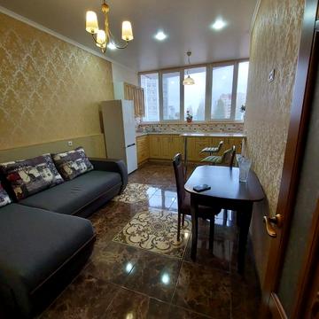 Академіка Корольова вул., 5/4