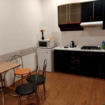 Котлярська вул., 8