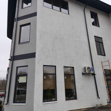 Вишнева вул., 1