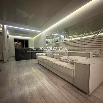 Набережна Перемоги вул., 62