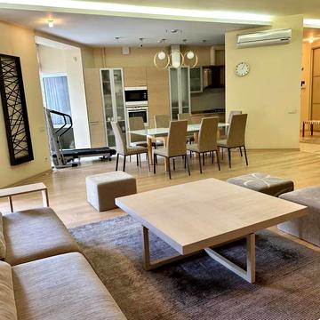 Олександра Олеся вул., 25д