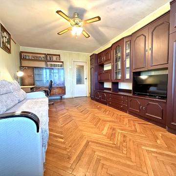 Валерія Лобановського просп. (Червонозоряний), 37