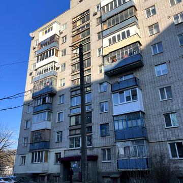 Космонавтів вул., 38/17