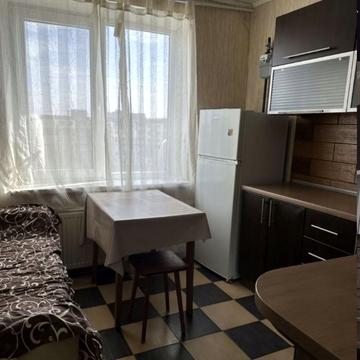 Героїв просп., 25