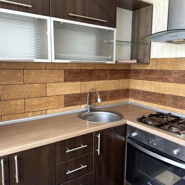 Героїв просп., 25