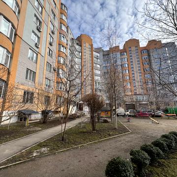 Академіка Ющенка вул., 16