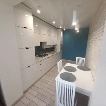 Подільська вул., 1