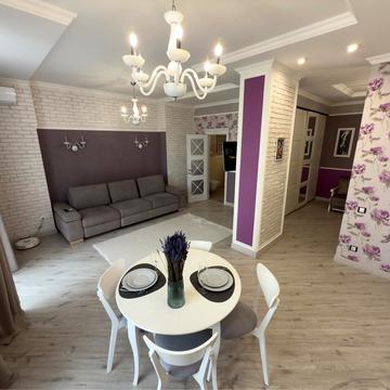 Академіка Філатова вул., 2/1