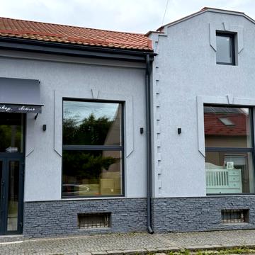 Українська вул., 33