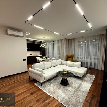 Саперне Поле вул., 5