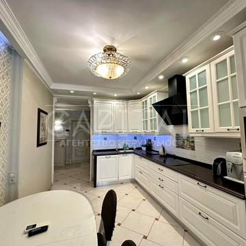 Йорданська вул. (Лайоша Гавро), 1