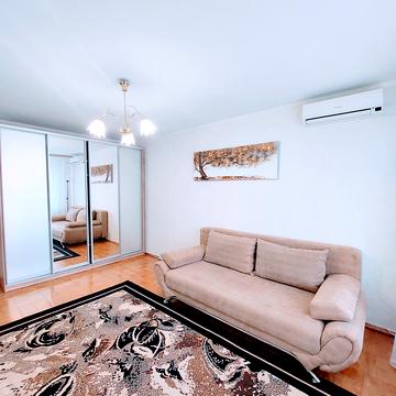 Автозаводська вул., 81