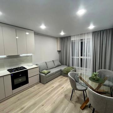 Вячеслава Чорновола вул., (Будинок 36)