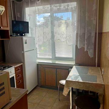 Василя Симоненка вул. (), 1