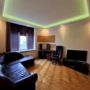 Валерія Лобановського просп. (Червонозоряний), 4-Б