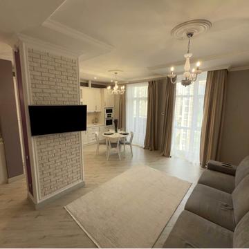 Академіка Філатова вул., 2/1