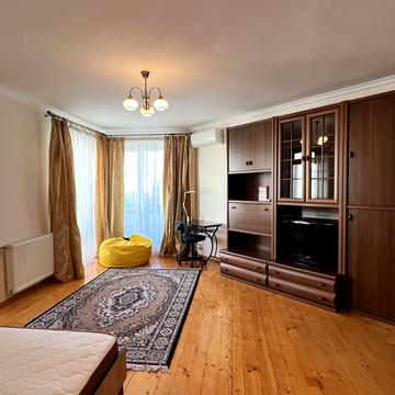 Володимира Великого вул., 9