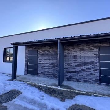 Весняна вул., 13