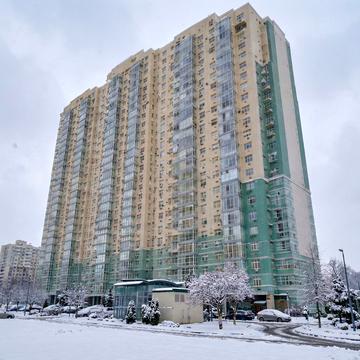 Воскресенська вул., 18