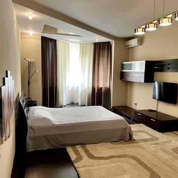 Салютна вул., 1-Б