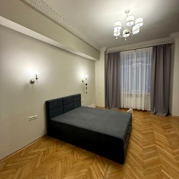 Хрещатик вул. (Kreschatic), 23