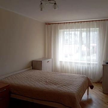 Академіка Євгена Лазаренка вул., 11б