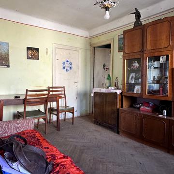 Василя Чумака вул., 8