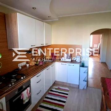 Ревуцького вул., 8