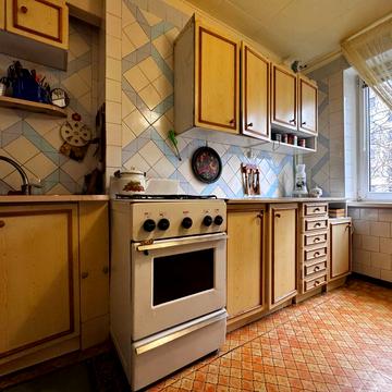 Олександра Поля просп. (Кірова), 44