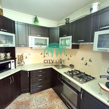 Івана Миколайчука вул., 30