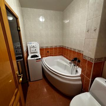 Академіка Янгеля вул., 10