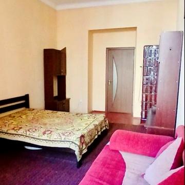 Миколи Леонтовича вул., 19