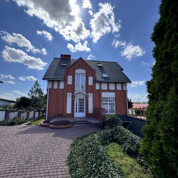 Прикордонників вул., 17