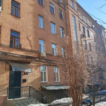 Інститутська вул., 24/7