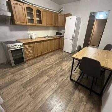 Машинобудівна вул., 21