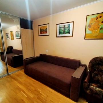 Андрія Мельника вул., 12