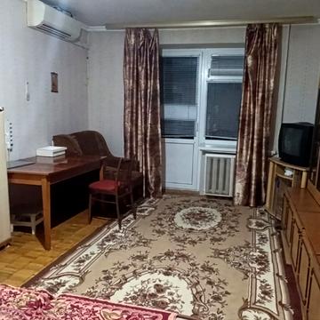 Академіка Доброхотова вул., 3