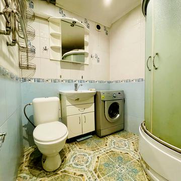 Верховної Ради бульв., 33/1