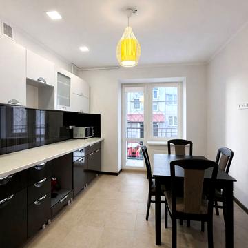 Володимира Вернадського вул., 42