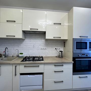 Олега Антонова вул. (Карла Маркса), 13б