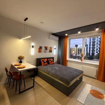 Героїв Небесної Сотні просп., 16/8