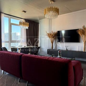 Предславинська вул., 40