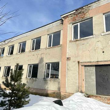 Молодіжна, 12