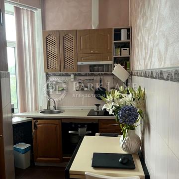 Юрківська вул., 37