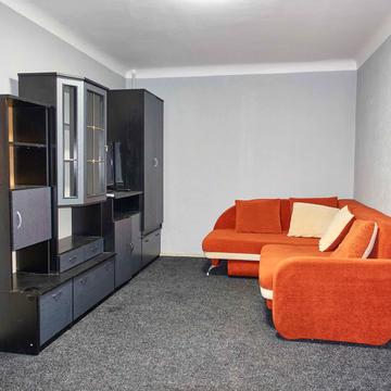 Почайнинська вул., 64