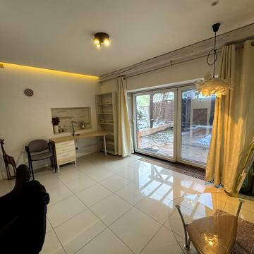 Олександра Олеся вул., 12